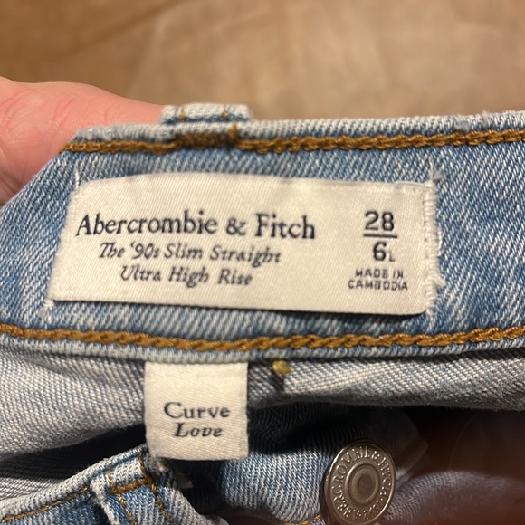 Abercrombie & Fitch Curve Love 90s Slim Straight Jean - Picture 4 of 6
